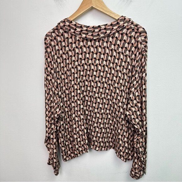 A MTL Brown Geometric Print Drop Sleeve  blouse Size 2X - Picture 3 of 7